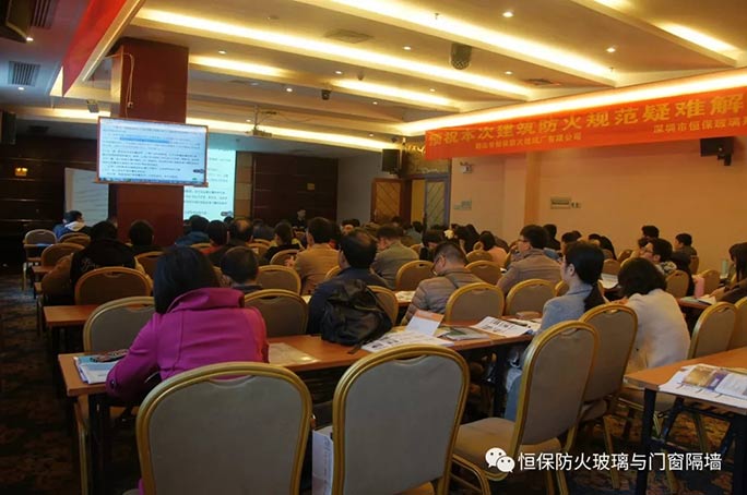 轎車冬天養(yǎng)護(hù)竅門 風(fēng)擋玻璃宜用除冰劑